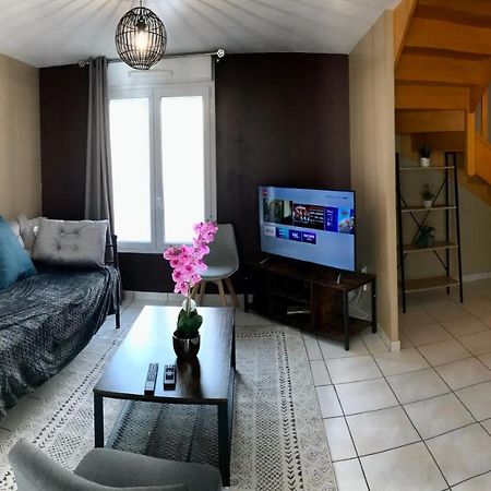 Agreable Maison Proche Gare Avec Parking Gratuit 르망 외부 사진