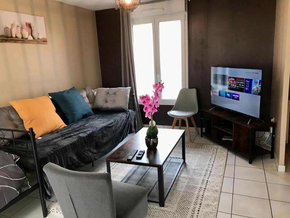 Agreable Maison Proche Gare Avec Parking Gratuit 르망 외부 사진