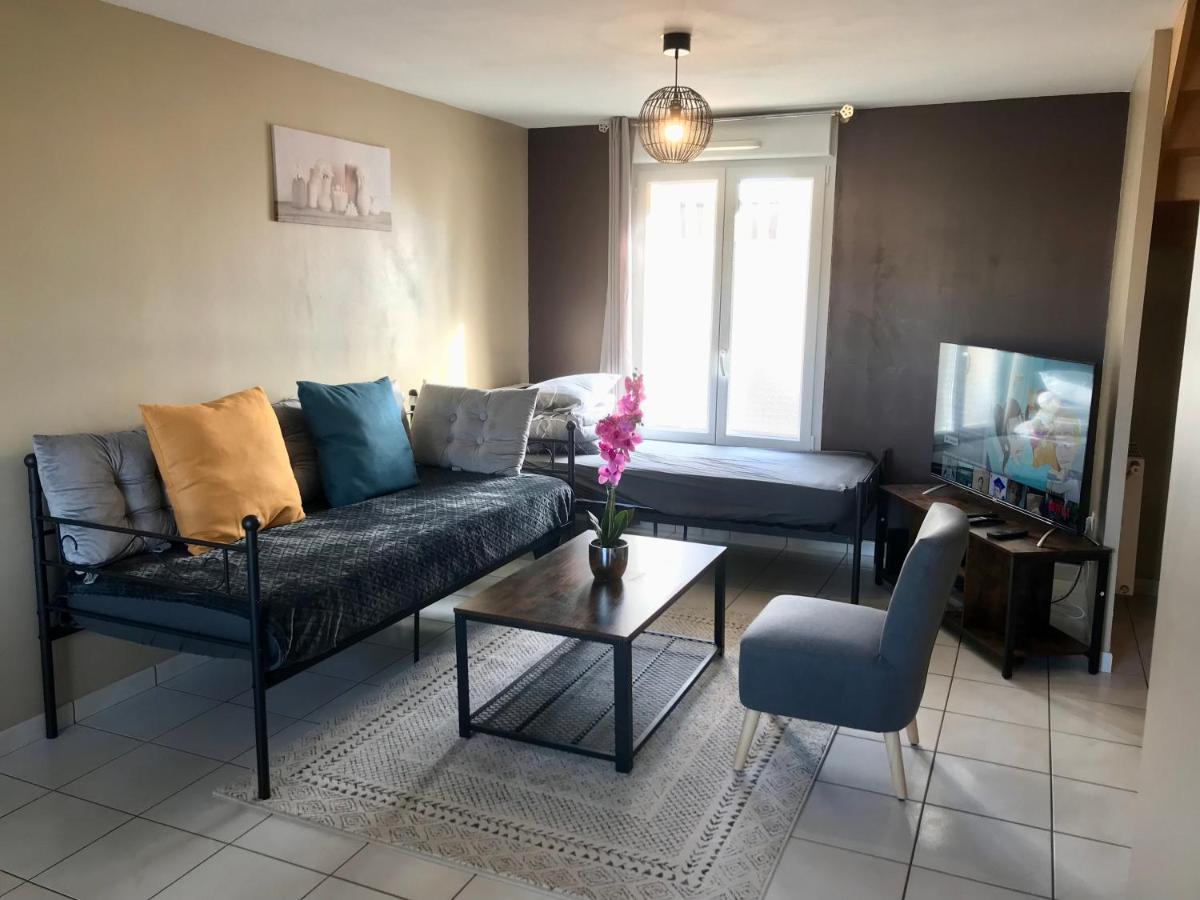 Agreable Maison Proche Gare Avec Parking Gratuit 르망 외부 사진